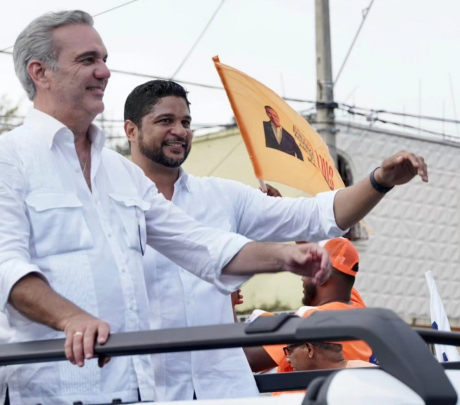 Luis Abinader encabeza marcha-caravana en San Cristóbal